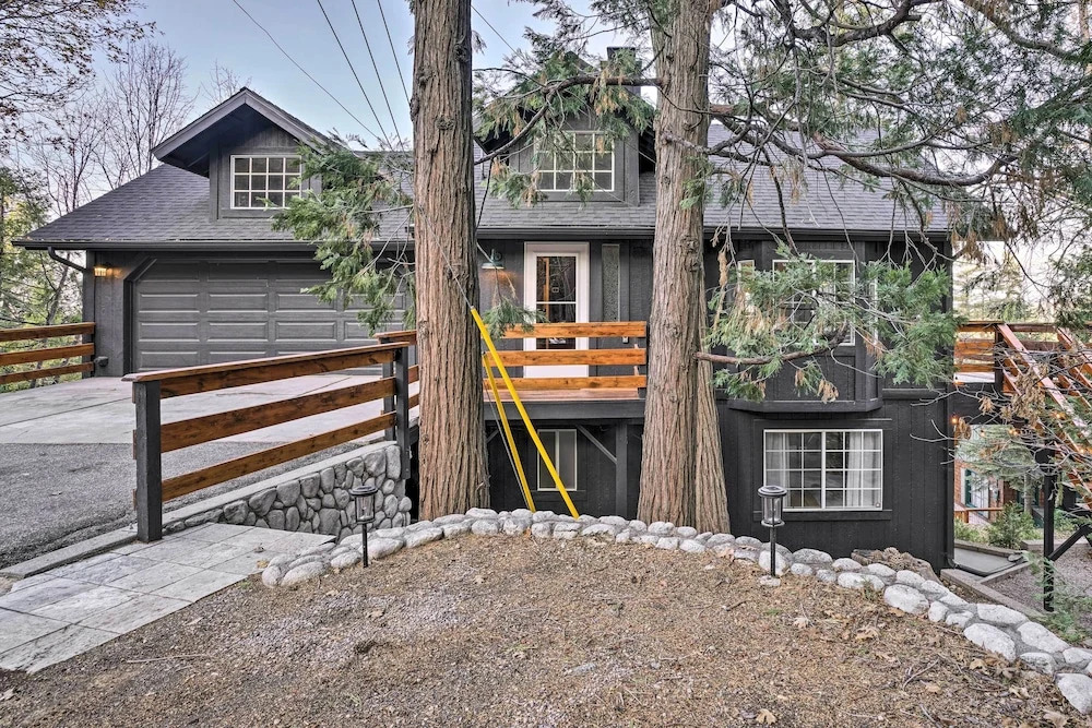 Luxe Lake Arrowhead Getaway w/ Treetop Views!