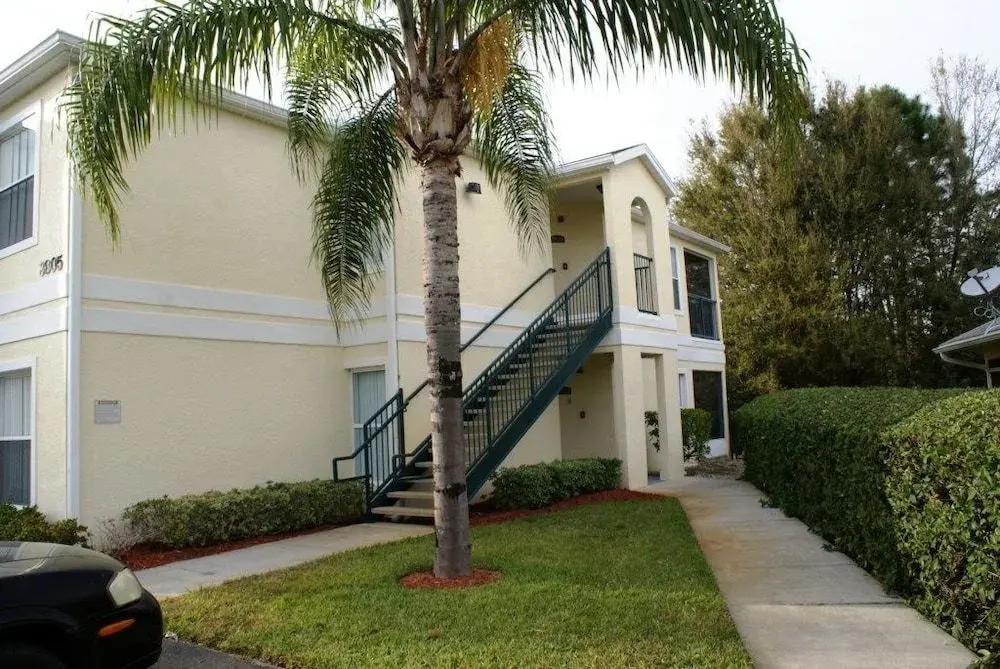 Beautiful Condo with Community Pool - 3 Br Condo