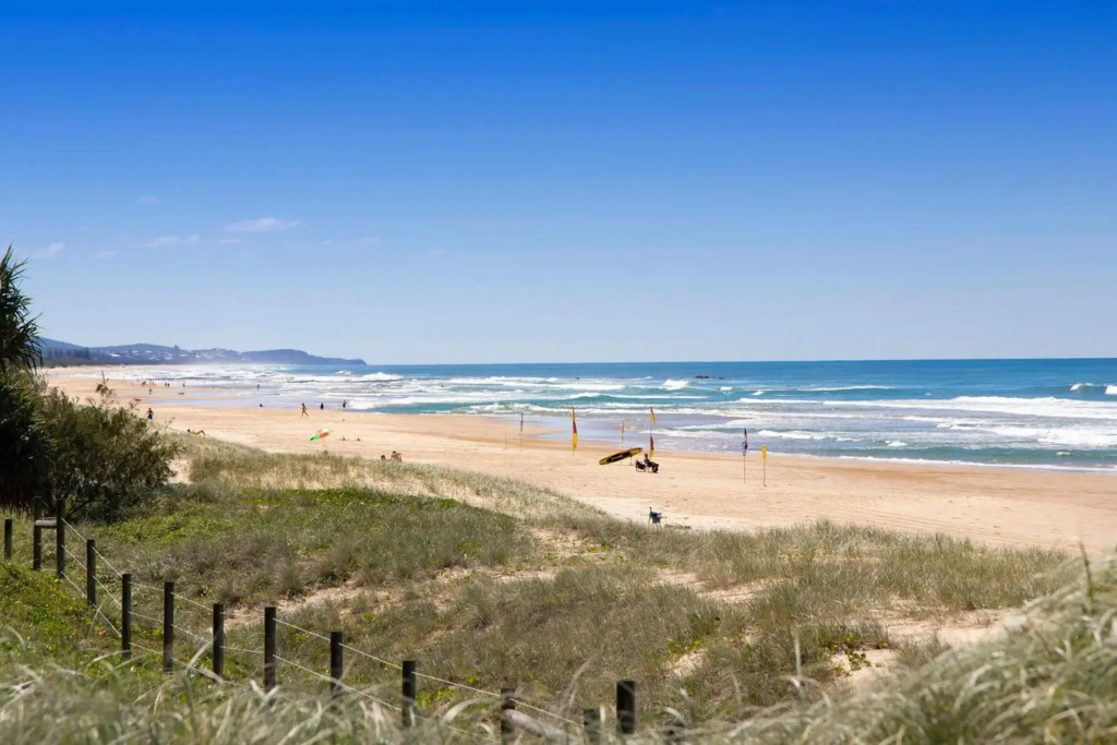 The White House - Central Coolum with Spectacular Ocean Views and WiFi