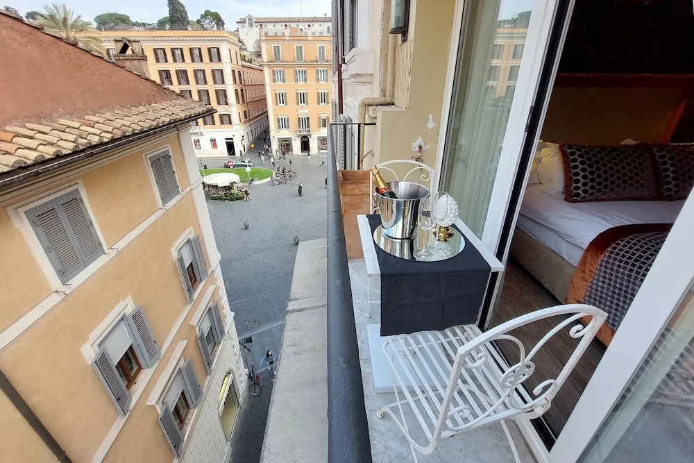 Fellini Design Suites