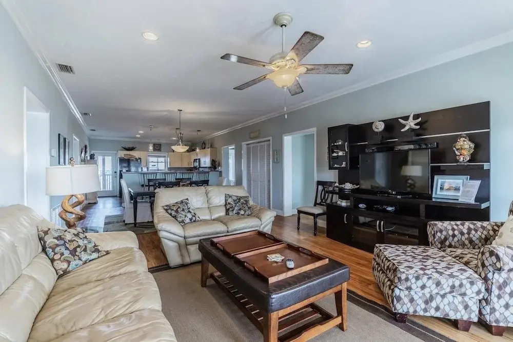 011 Chill Out Dauphin 4 Bedroom Home