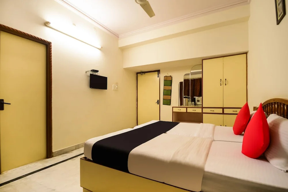 Capital O 7200 Hotel YKS