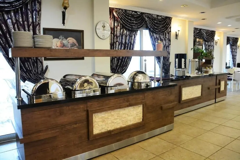 Club Rose Bay Hotel