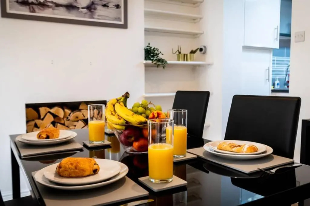 2 bed house, Wifi, dishwasher and garden. Long stay discounts