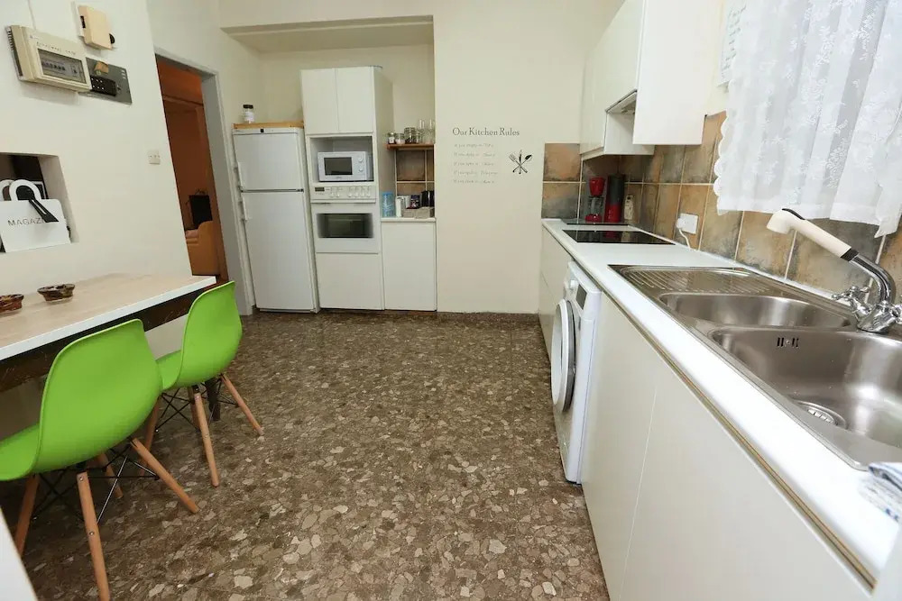 The Bridge-House Apartment