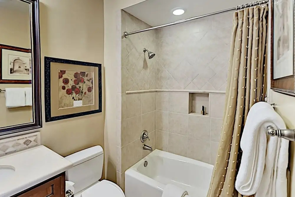 New Listing! All-suite Townhome W/ Deck & Hot Tub 3 Bedroom Townhouse