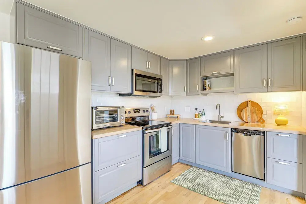 5 Mi to Hogle Zoo: Modern Retreat w/ Spacious Yard