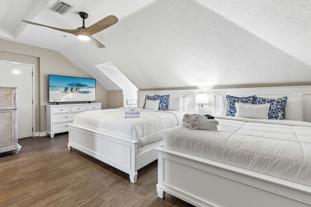 The Inn At Crystal Beach Ph 702 4 Bedroom Condo