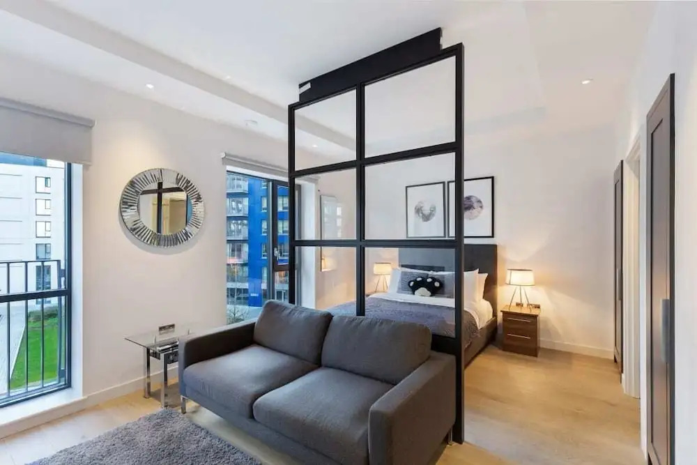 Stunning Studio With Decorated Interior in Poplar