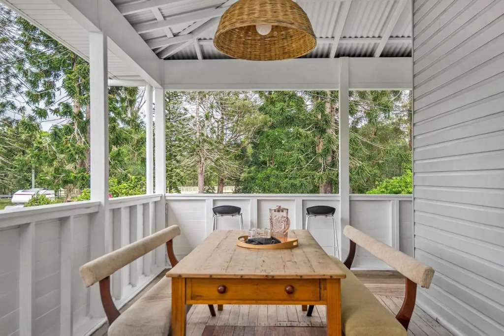 Mullum River House - waterfront heritage home