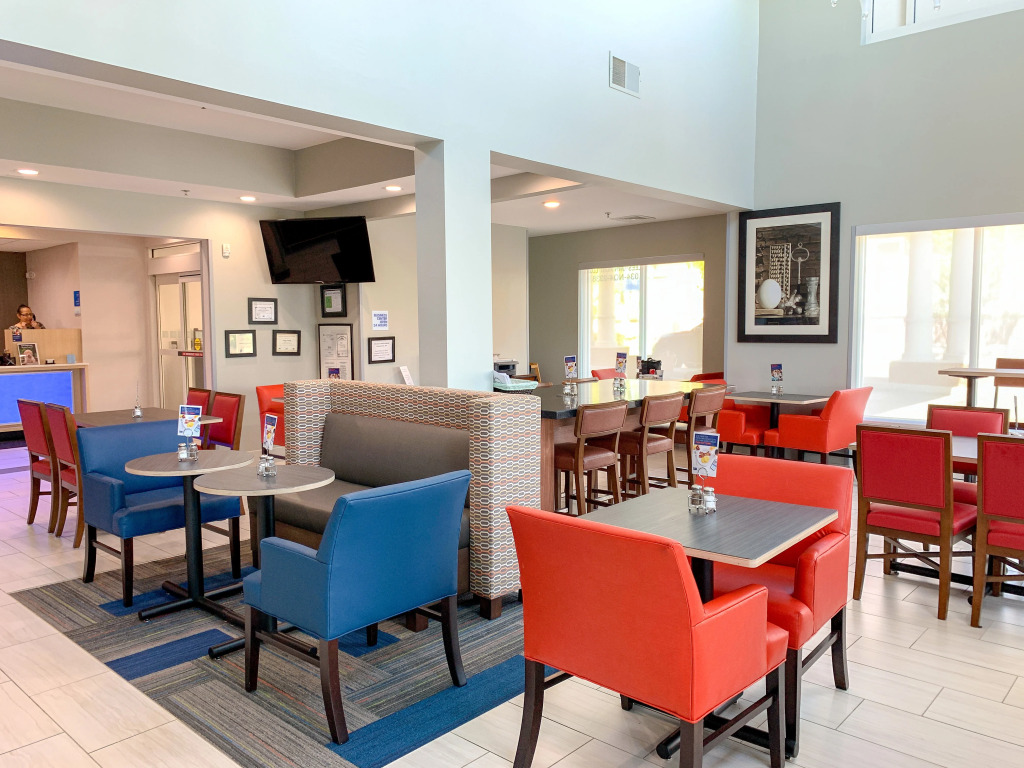 Holiday Inn Express & Suites Lexington Downtown Area-Keeneland by IHG