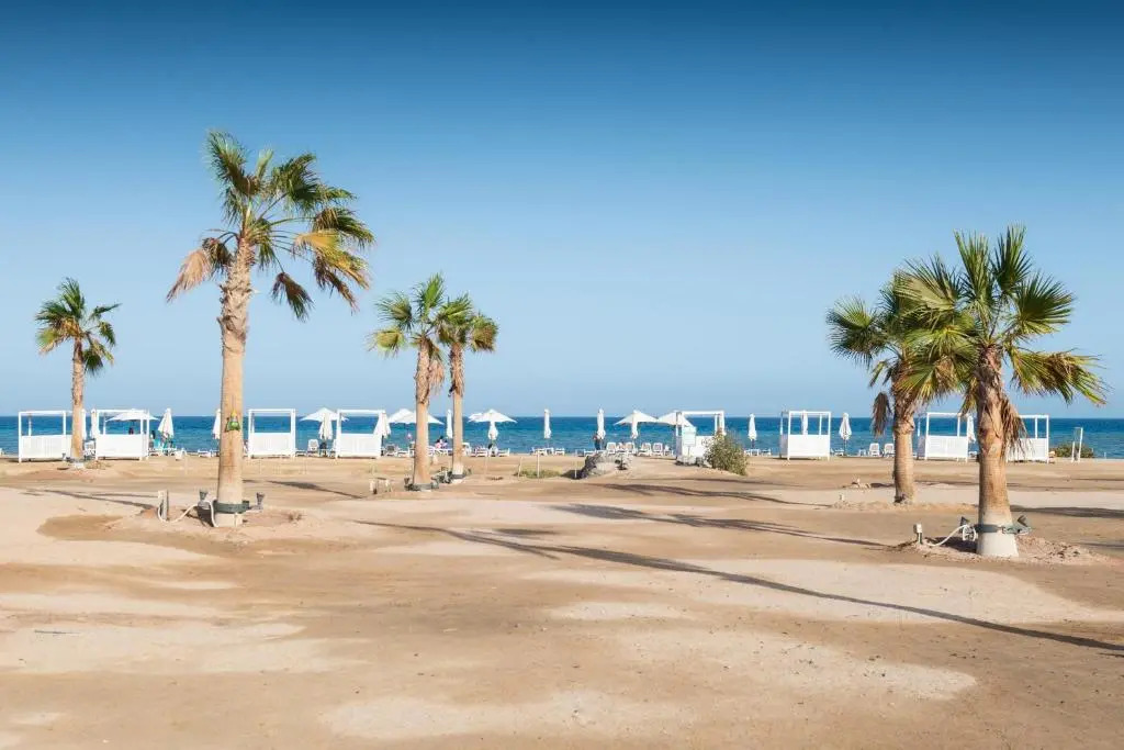 Jazzy 1BDR w Outdoor Pool View Terrace Free Pool & Beach Access