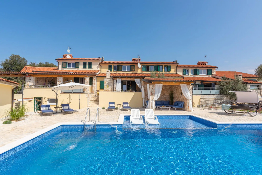 Kalista in Betiga with 4 bedrooms and 3 bathrooms