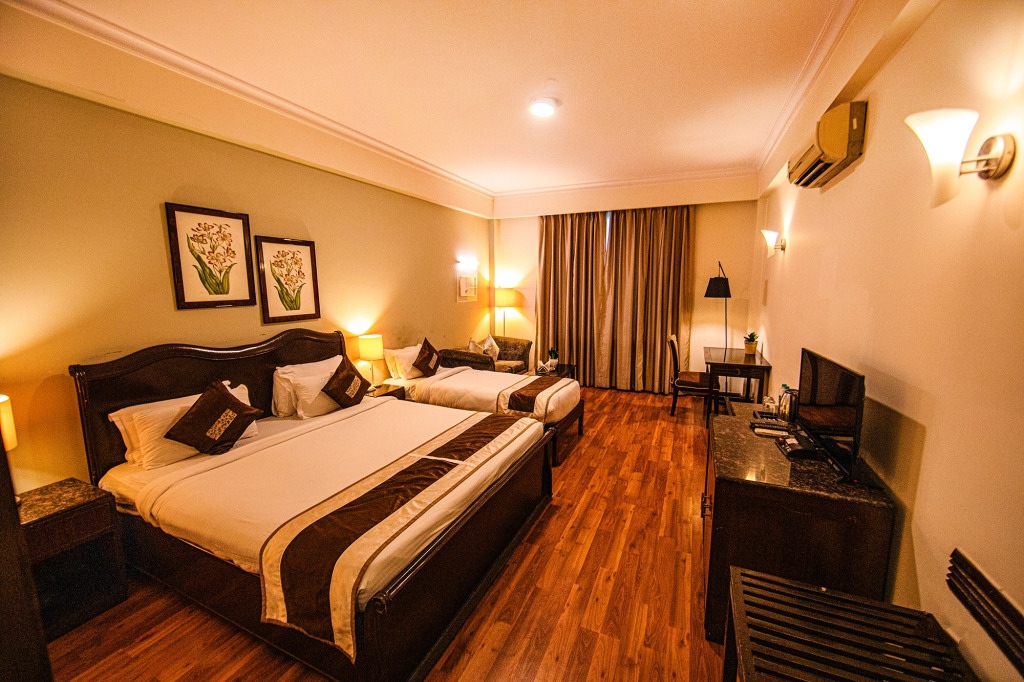 Fabhotel Prime Luxera