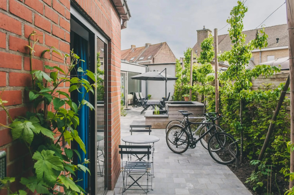 Het Oplaadpunt: bed, bike, hike, 8-12 p