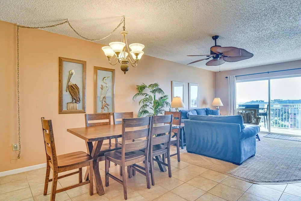Waterfront Condo w/ Patio & Pool on Madeira Beach!