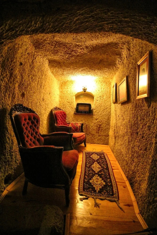 Patisca Cave House