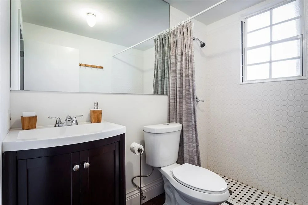 927 Jefferson Suites