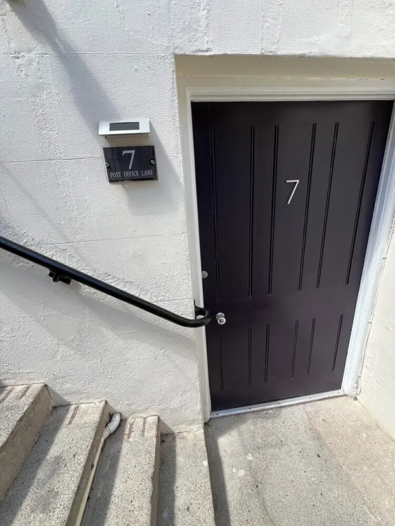 Stunning 1BR Apt in Central Cheltenham