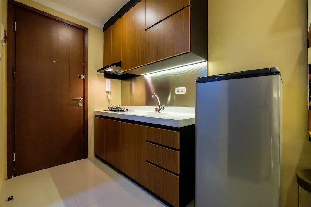Warm Cozy Studio Room at Signature Park Grande Apartment By Travelio