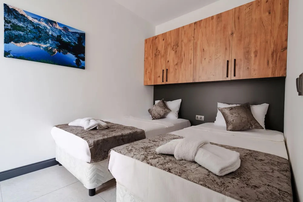 Mrt Suites Lara