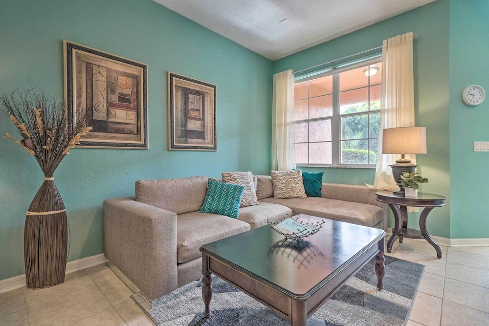 5 Mi to Disney World: Townhome w/ Balcony!