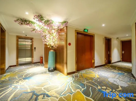 Holiday Inn (Fuyang Yingzhou District City Normal College)