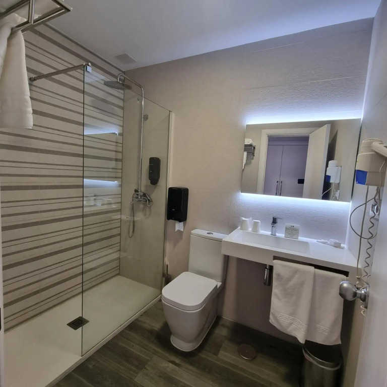 Hotel Azar
