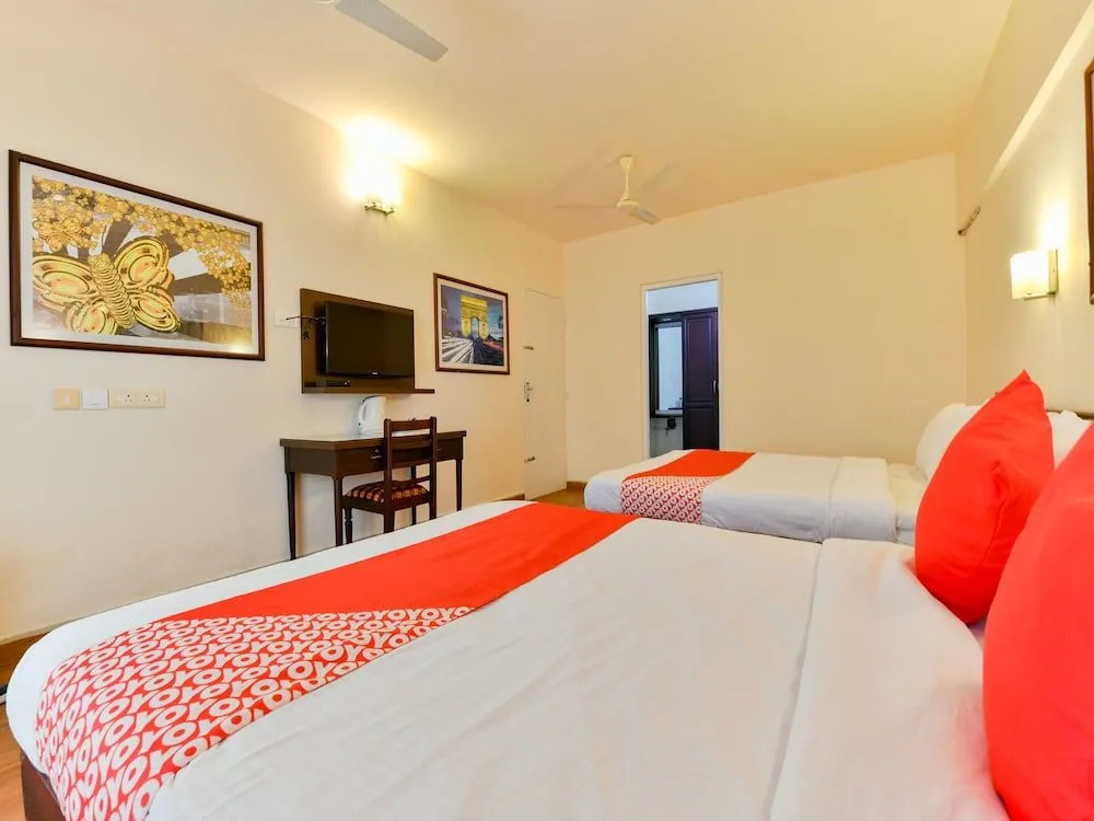 OYO 16663 Plaza Suites Hotel