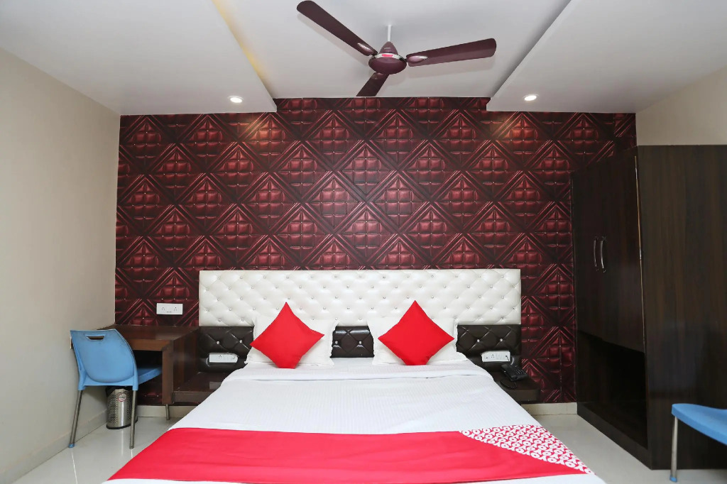 OYO 43897 Redstone