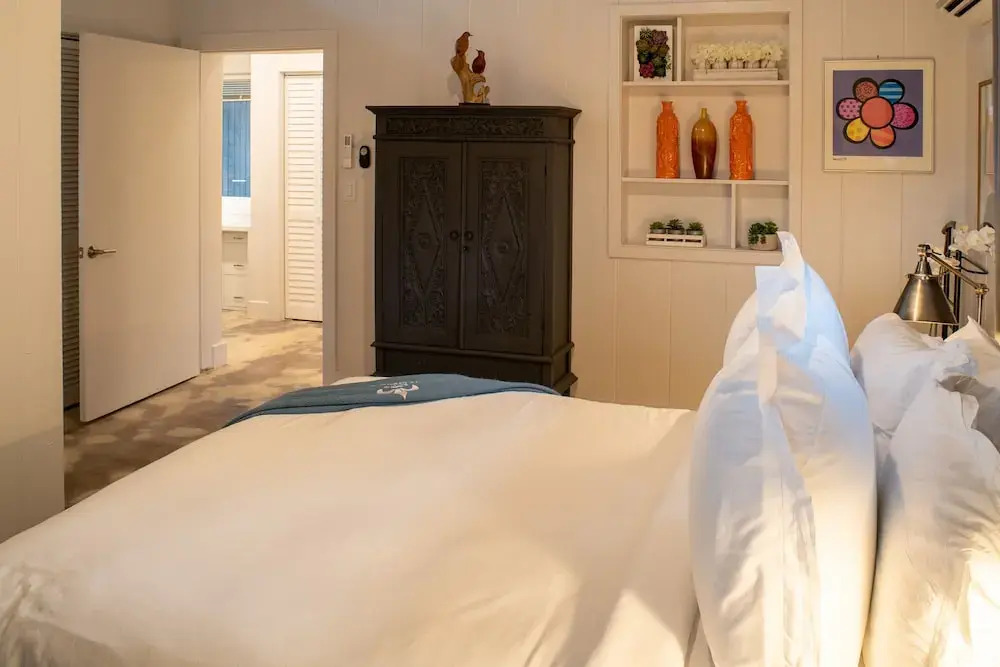 Walk to Wilton Drive - Spacious & Quiet Villa #2 HOT TUB