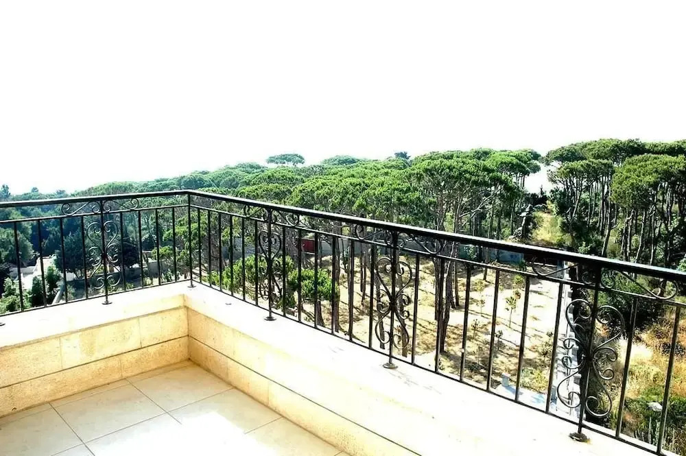 Dynasty Hotel