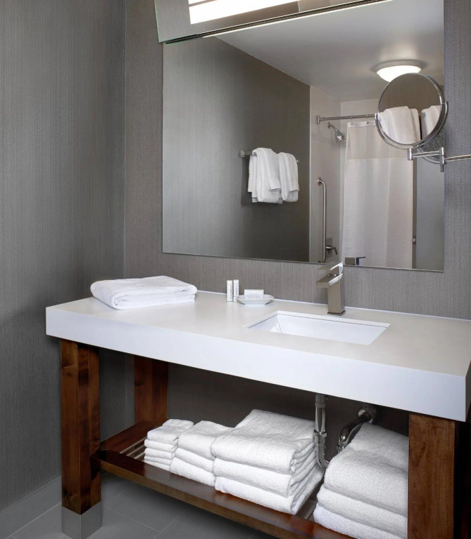 Courtyard by Marriott Toronto Downtown