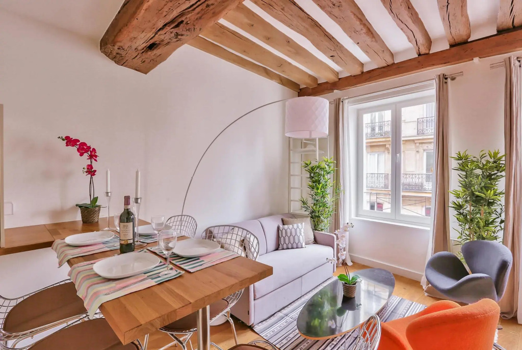 B 364 - Deluxe apartment in the heart of  Notre Dame