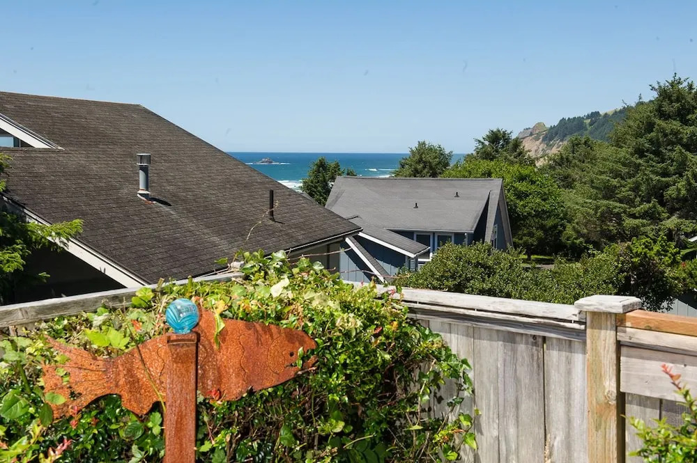 Birds Eye Beach 3 Br home by RedAwning