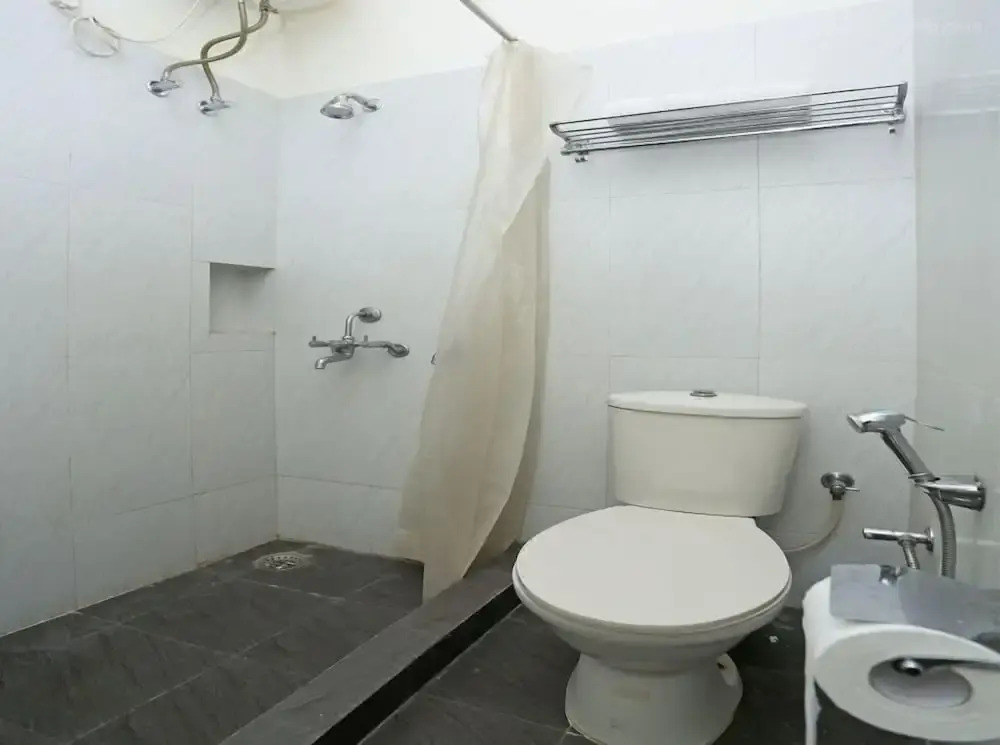 Hotel Omni By OYO Rooms