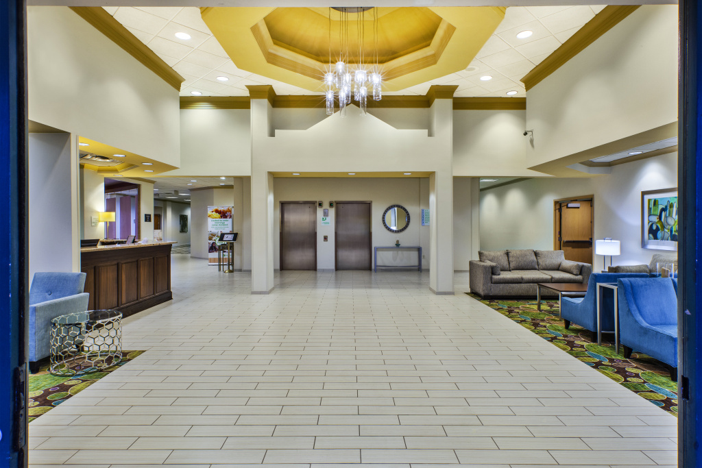 Holiday Inn & Suites Bolingbrook by IHG