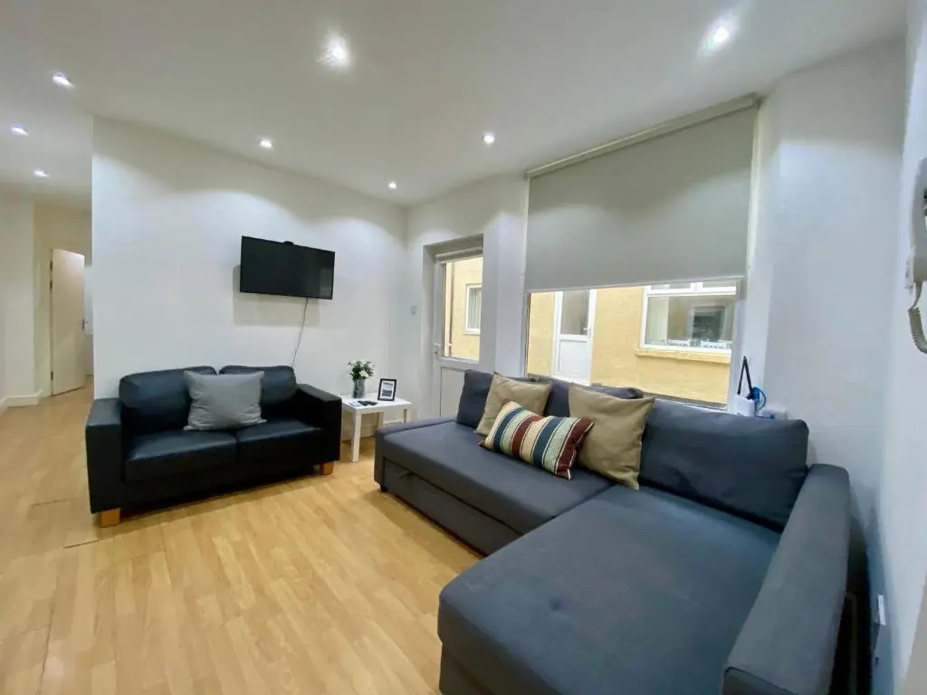 2 Bedroom Apartment for up to 6 Nr Centre