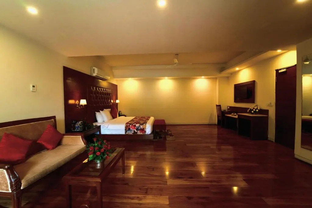 The Allure Grand - Riverside Resort & Spa
