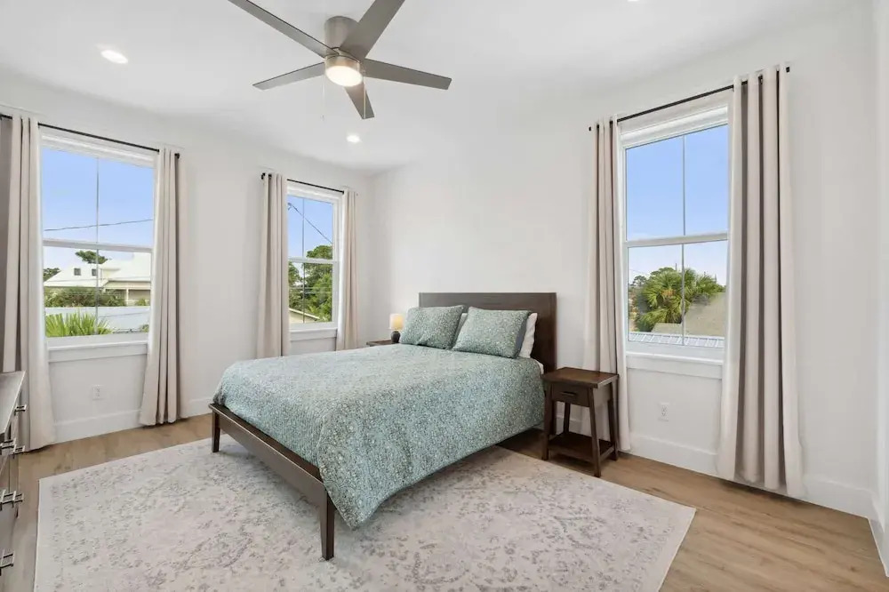 Blissful Getaway 4 BDR Whole Home Heated Pool!