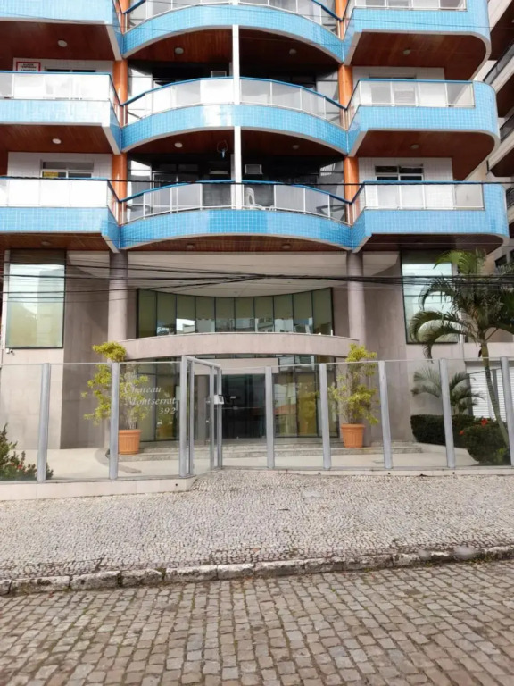 Apto. amplo a 200 metros da bela Praia do Forte