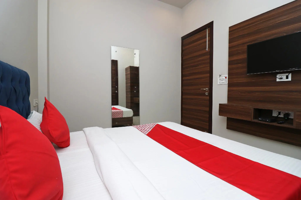 OYO 38799 Savoy Guest House