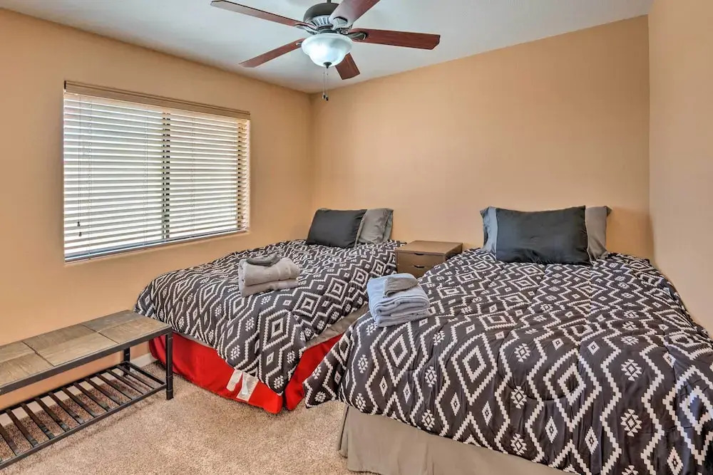 5 Mi to Beach & Marina: Lake Havasu Getaway!