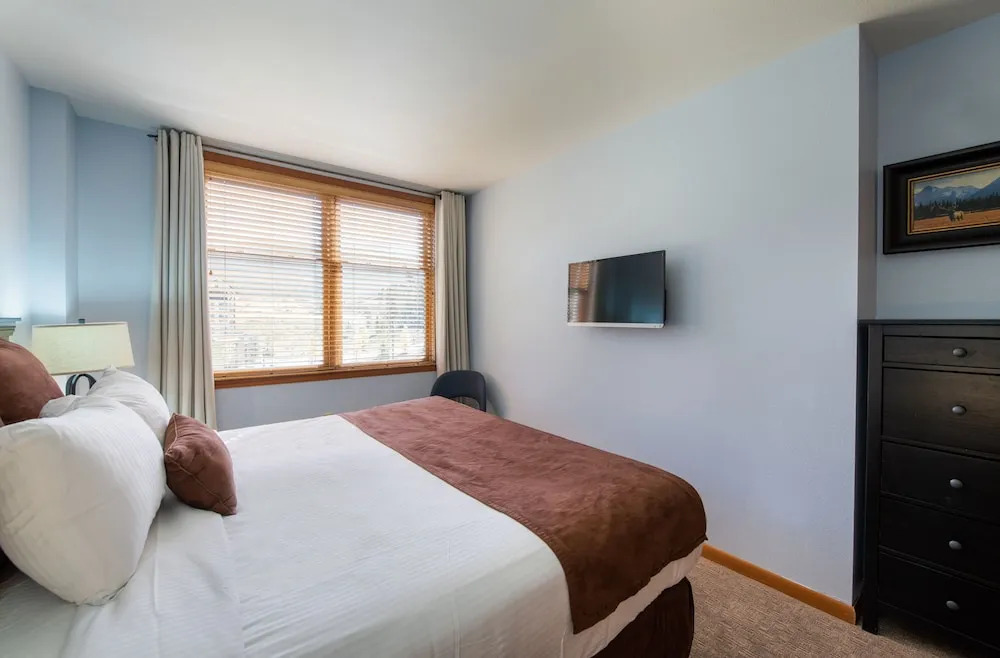 Riverside Condo with the Village and Continental View - Zephyr Mountain Lodge Premium-Rated 2416