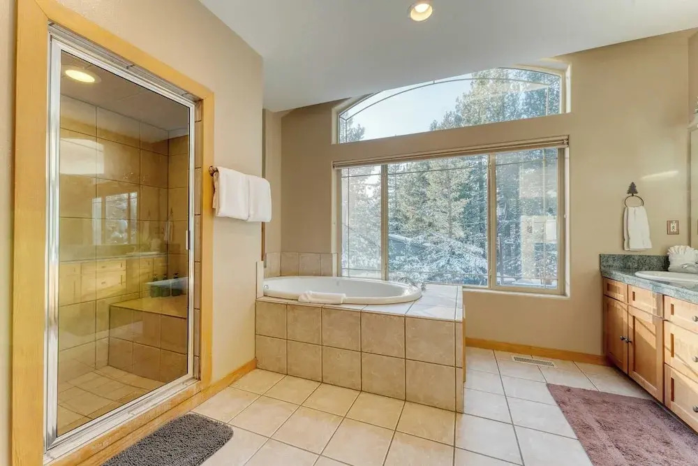 Cherry Hills Spacious Tahoe Cabin With Deck Fireplace Open Interiors