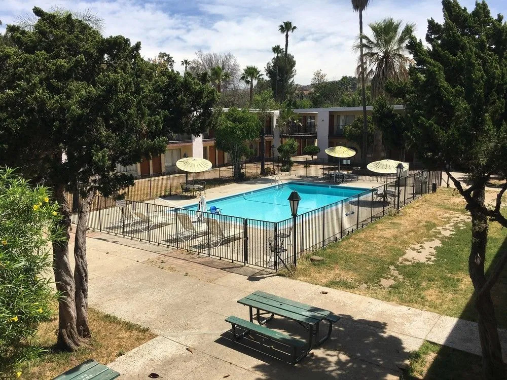 Vista Pines Motel