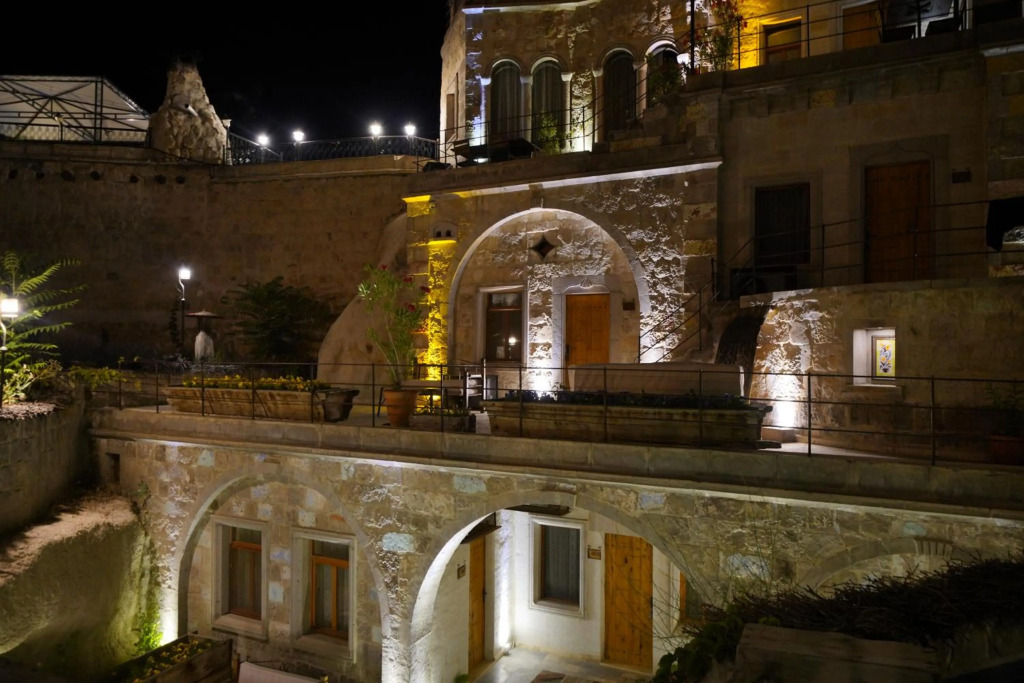 Design Cave Hotel
