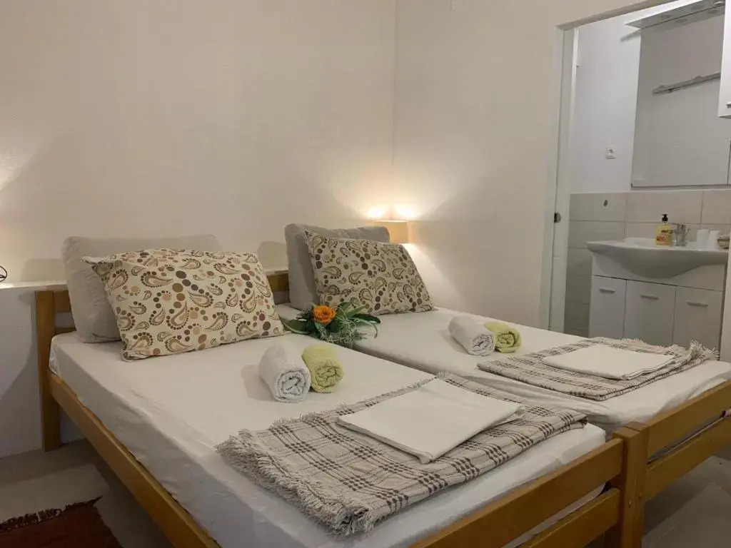 Mimice Bay Apartments
