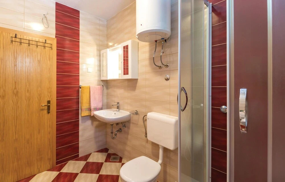 Beautiful Home in Makarska With Wifi and 2 Bedrooms