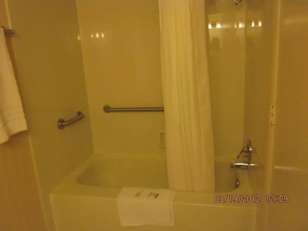 Howard Johnson by Wyndham Saint Joseph Benton Harbor